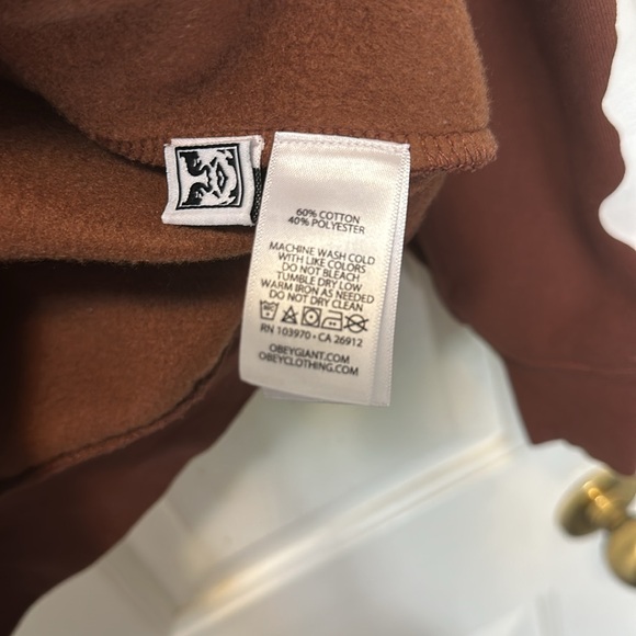 OBEY sweatshirt (S) - Picture 7 of 8